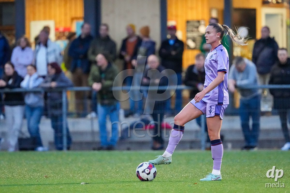 Schweiz: AXA Womens Super League 2025/26, FC Aarau Frauen vs FC Basel 1893 - Sportanlage Schachen, Aarau: Sabina Jackson (5 Basel) in aktion