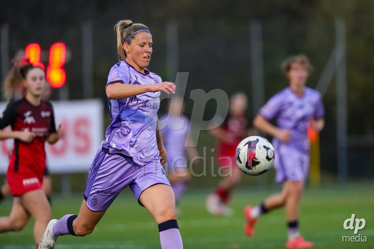 Schweiz: AXA Womens Super League 2025/26, FC Aarau Frauen vs FC Basel 1893 - Sportanlage Schachen, Aarau: Jana Vojtekova (20 Basel) in aktion
