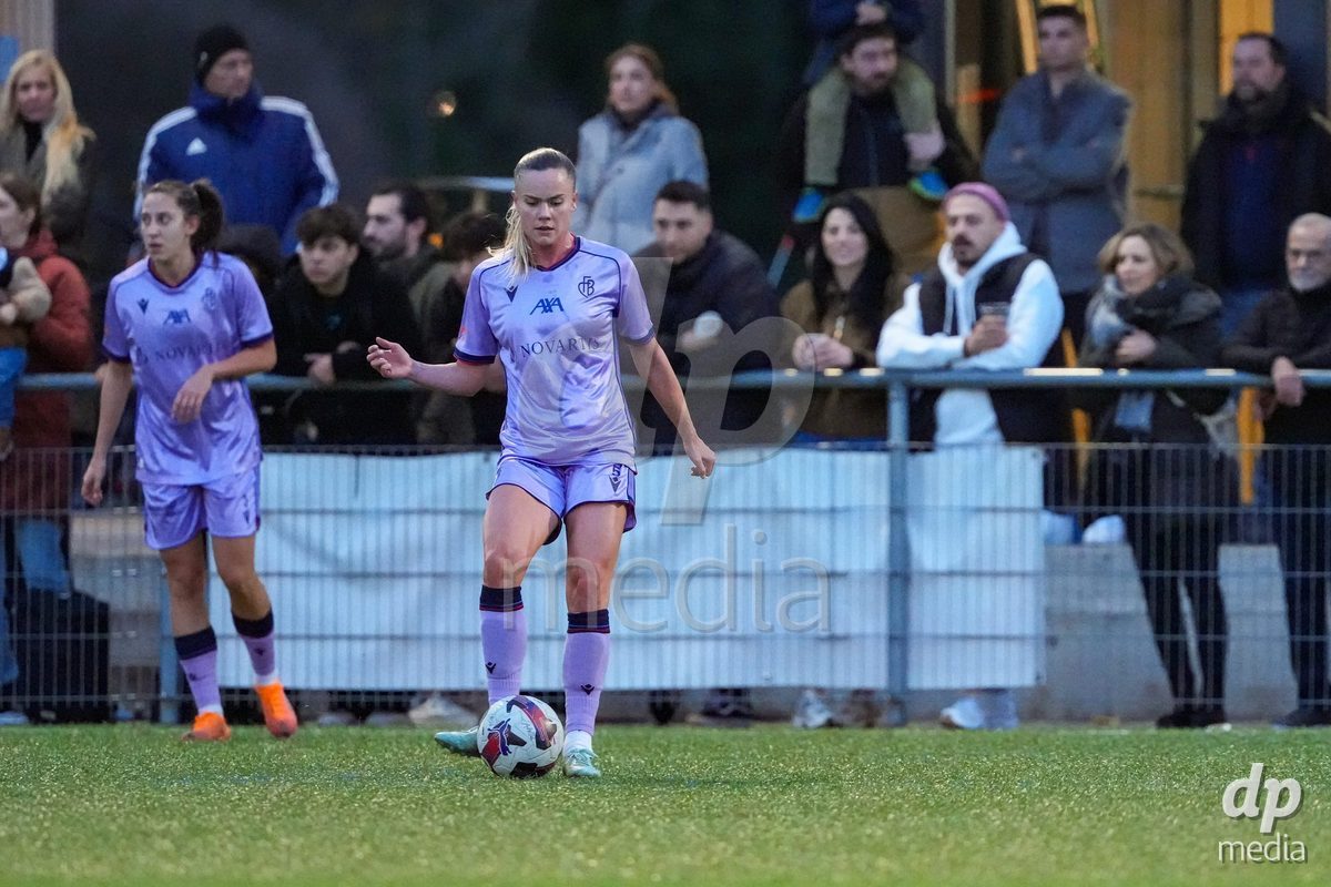 Schweiz: AXA Womens Super League 2025/26, FC Aarau Frauen vs FC Basel 1893 - Sportanlage Schachen, Aarau: Sabina Jackson (5 Basel) in aktion