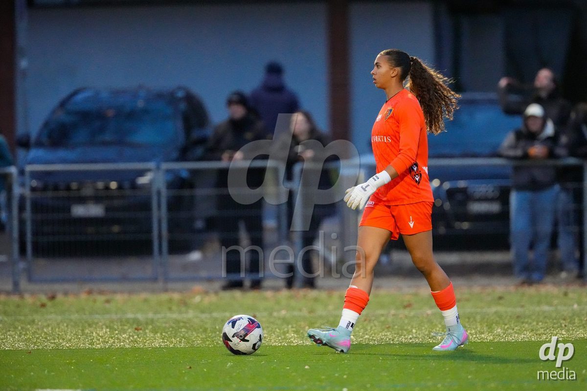 Schweiz: AXA Womens Super League 2025/26, FC Aarau Frauen vs FC Basel 1893 - Sportanlage Schachen, Aarau: Torhüter Selina Wölfle - Selina Wolfle (1 Basel) in aktion