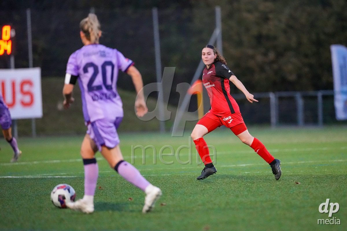 Schweiz: AXA Womens Super League 2025/26, FC Aarau Frauen vs FC Basel 1893 - Sportanlage Schachen, Aarau: Nathalie Widmer (5 FC Aarau) in aktion