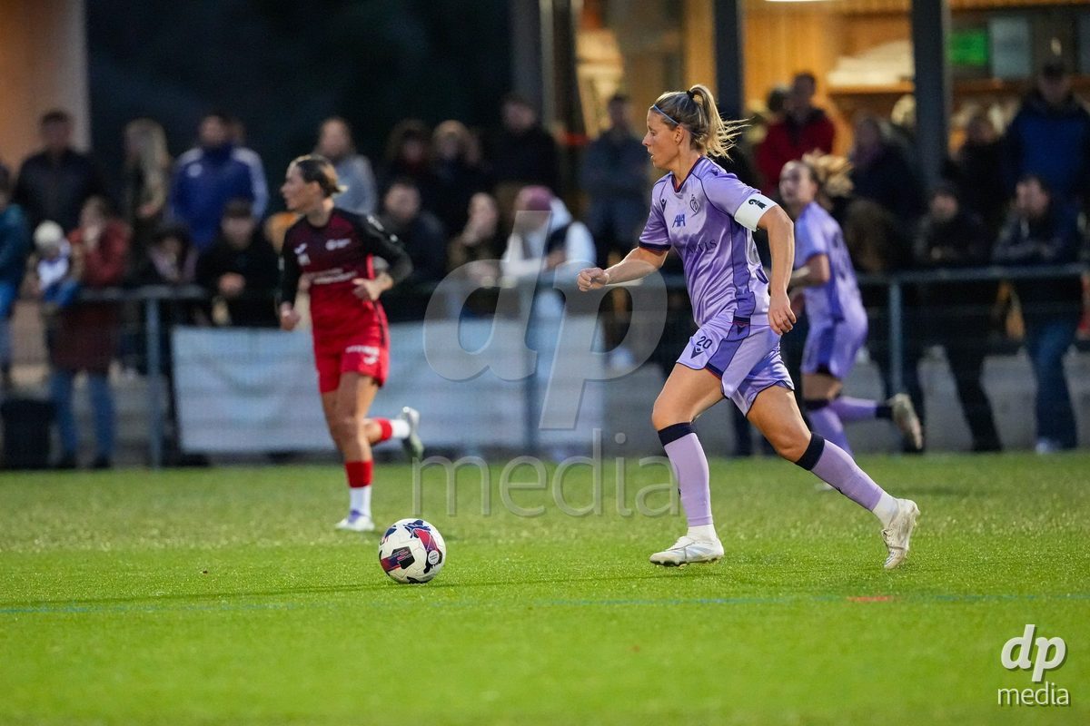 Schweiz: AXA Womens Super League 2025/26, FC Aarau Frauen vs FC Basel 1893 - Sportanlage Schachen, Aarau: Jana Vojtekova (20 Basel) in aktion