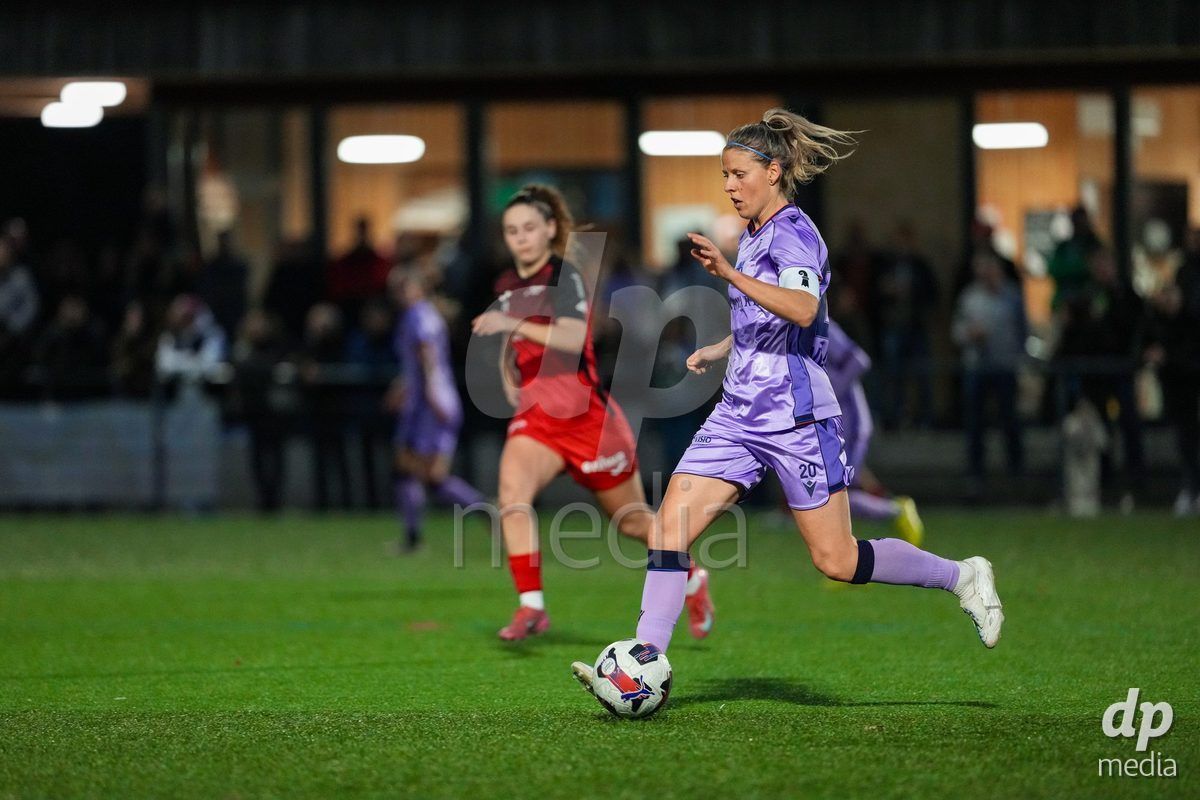 Schweiz: AXA Womens Super League 2025/26, FC Aarau Frauen vs FC Basel 1893 - Sportanlage Schachen, Aarau: Jana Vojtekova (20 Basel) in aktion