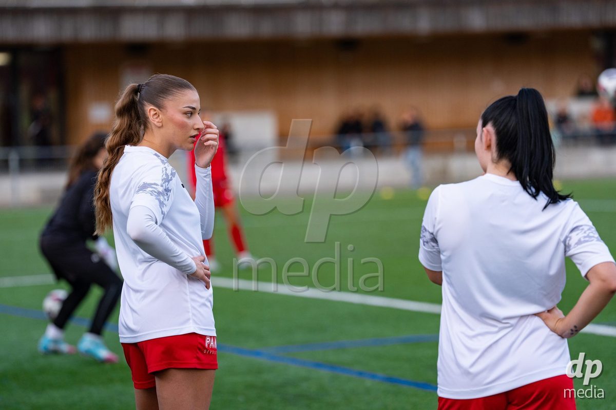 Schweiz: AXA Womens Super League 2025/26, FC Aarau Frauen vs FC Basel 1893 - Sportanlage Schachen, Aarau: Alketa Rama (9 FC Aarau) beim Aufwärmen