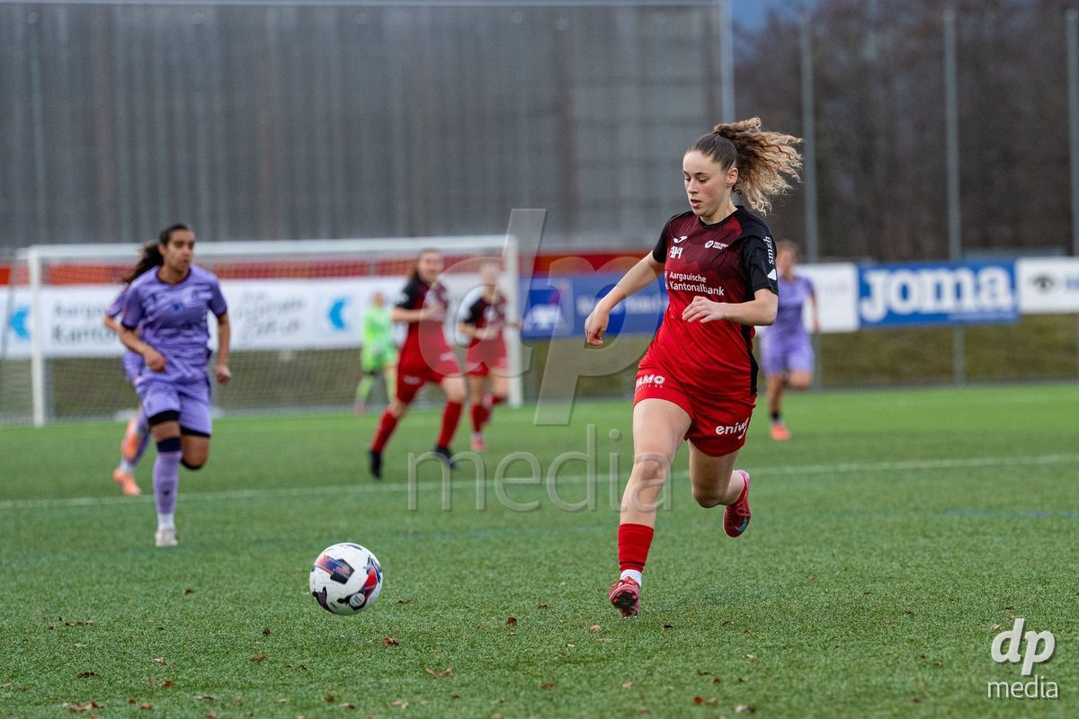 Schweiz: AXA Womens Super League 2025/26, FC Aarau Frauen vs FC Basel 1893 - Sportanlage Schachen, Aarau: Donika Deda (14 FC Aarau) in aktion