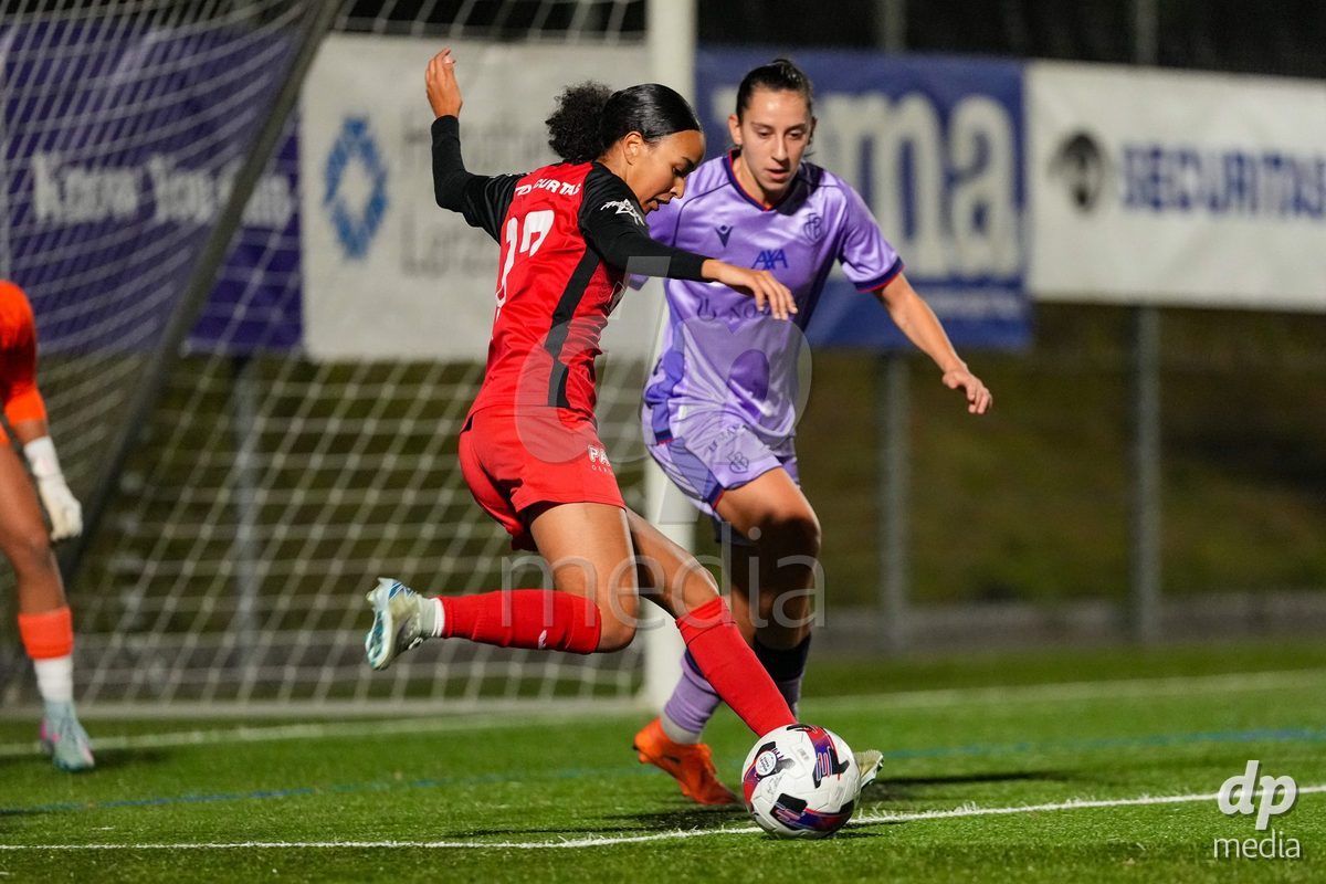 Schweiz: AXA Womens Super League 2025/26, FC Aarau Frauen vs FC Basel 1893 - Sportanlage Schachen, Aarau: Joy Steck (17 FC Aarau) in aktion