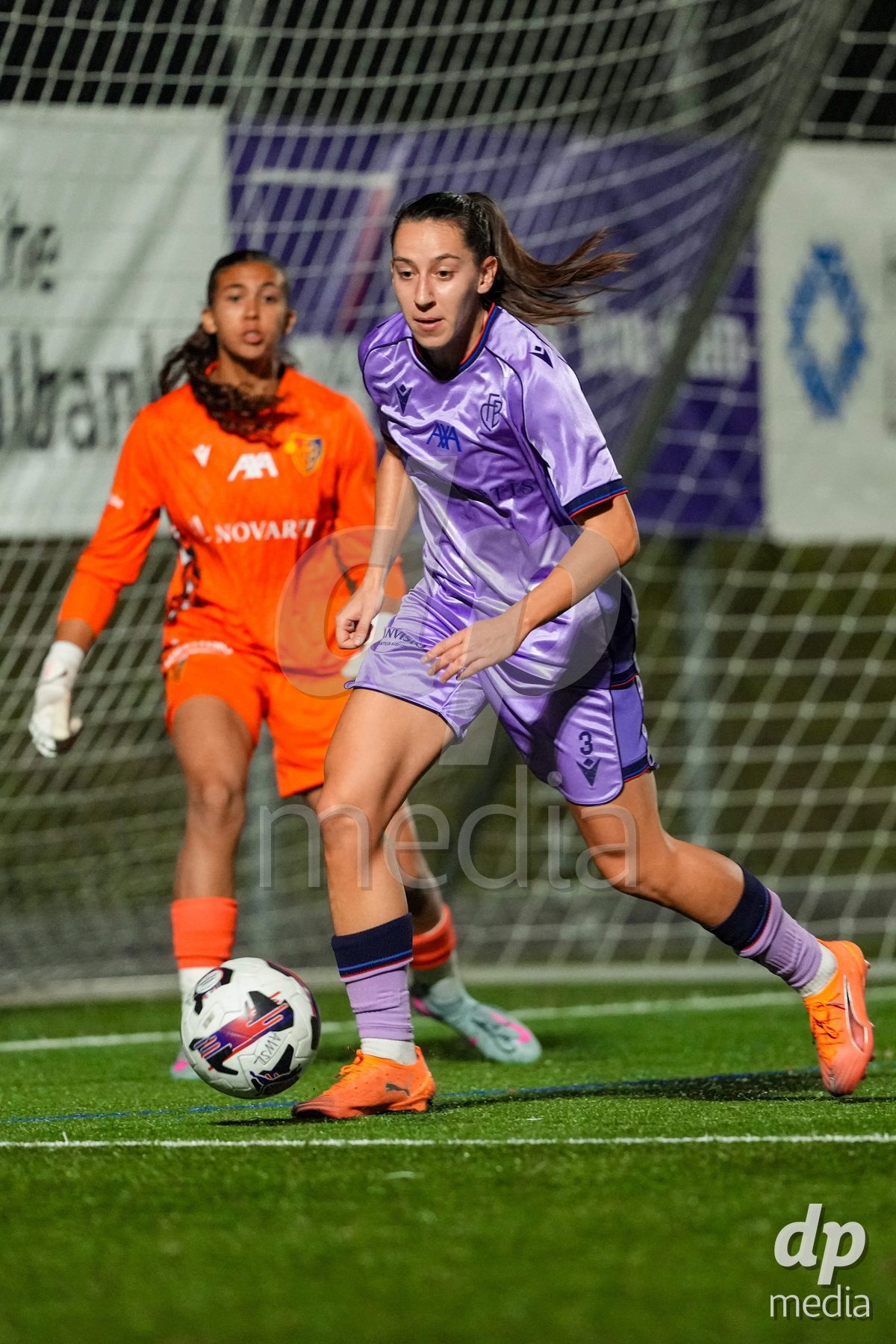 Schweiz: AXA Womens Super League 2025/26, FC Aarau Frauen vs FC Basel 1893 - Sportanlage Schachen, Aarau: Wiktoria Agata Zieniewicz (3 Basel) in aktion