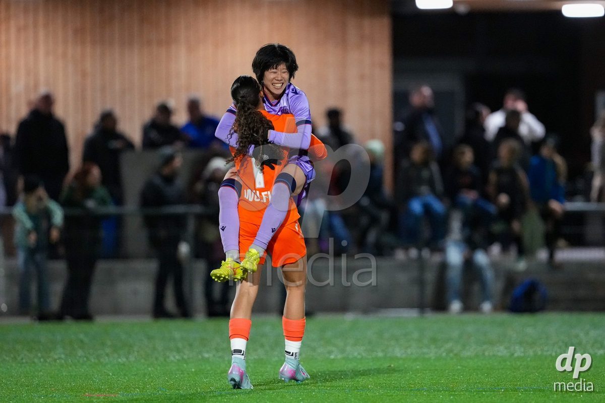 Schweiz: AXA Womens Super League 2025/26, FC Aarau Frauen vs FC Basel 1893 - Sportanlage Schachen, Aarau: Mai Hirata (14 Basel) jubelt nach dem tor von Lia Kamber (8 Basel) mit Torhüter Selina Wölfle - Selina Wolfle (1 Basel)