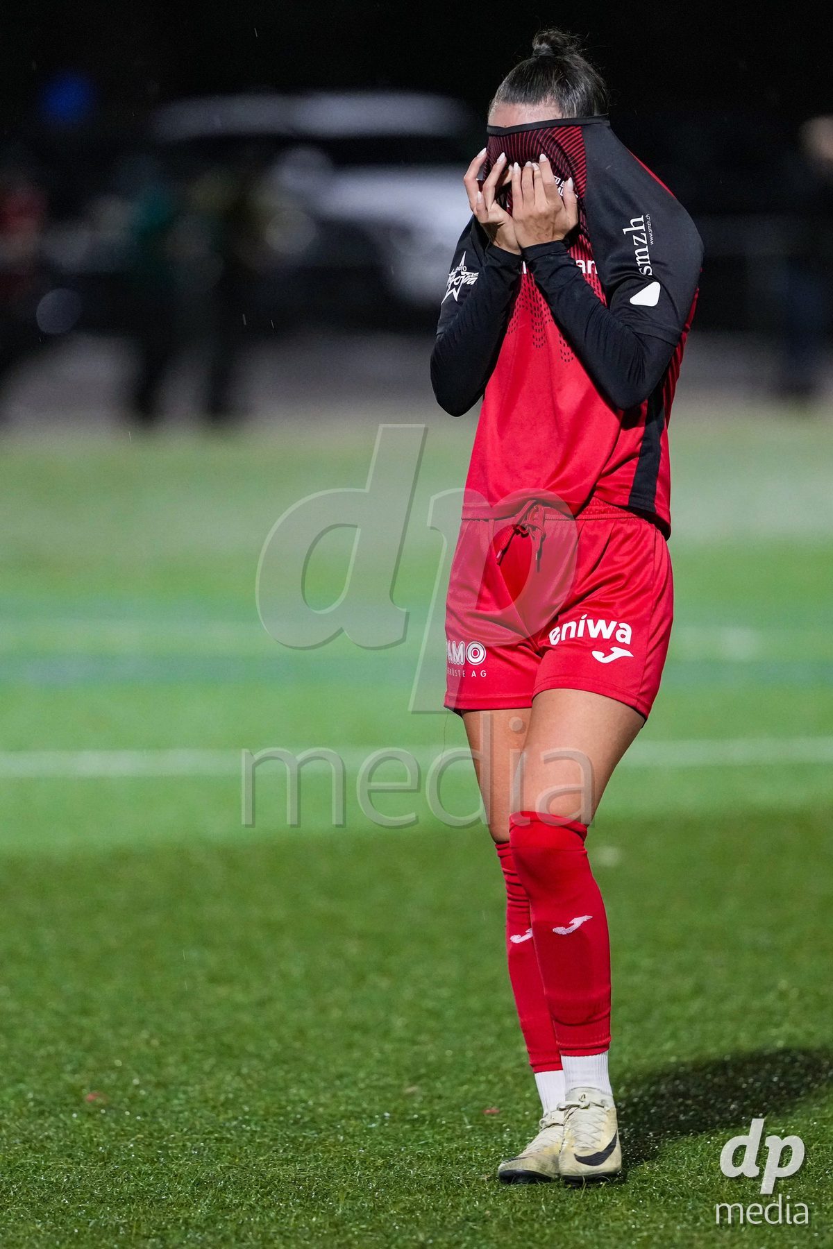 Schweiz: AXA Womens Super League 2025/26, FC Aarau Frauen vs FC Basel 1893 - Sportanlage Schachen, Aarau: Rita Filipa Do Sul Almeida (28 FC Aarau) nach der Niederlage