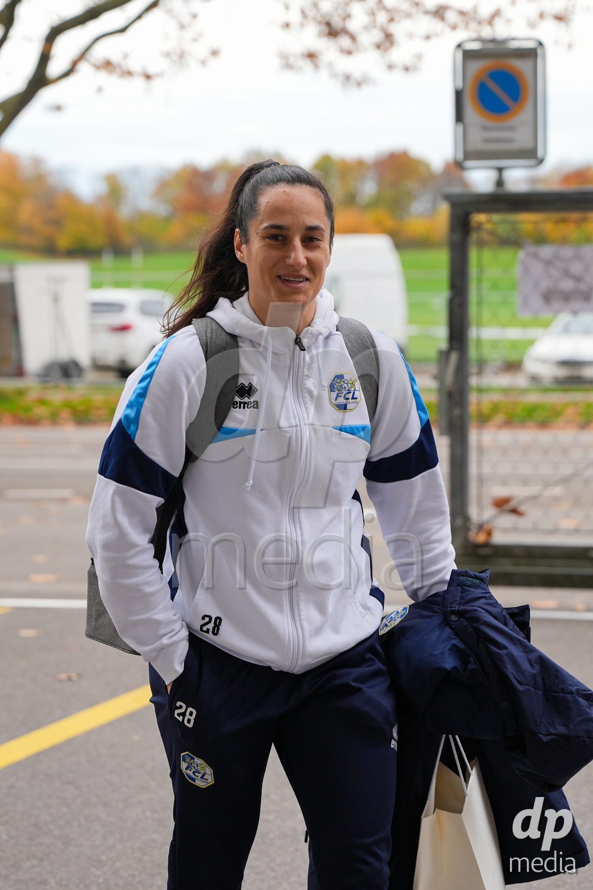 Schweiz: AXA Womens Super League 2025/26, BSC YB Frauen vs FC Luzern - Stadion Wankdorf, Bern: Cristina Carp (28 FC Luzern) während der Ankunft vor dem Spiel