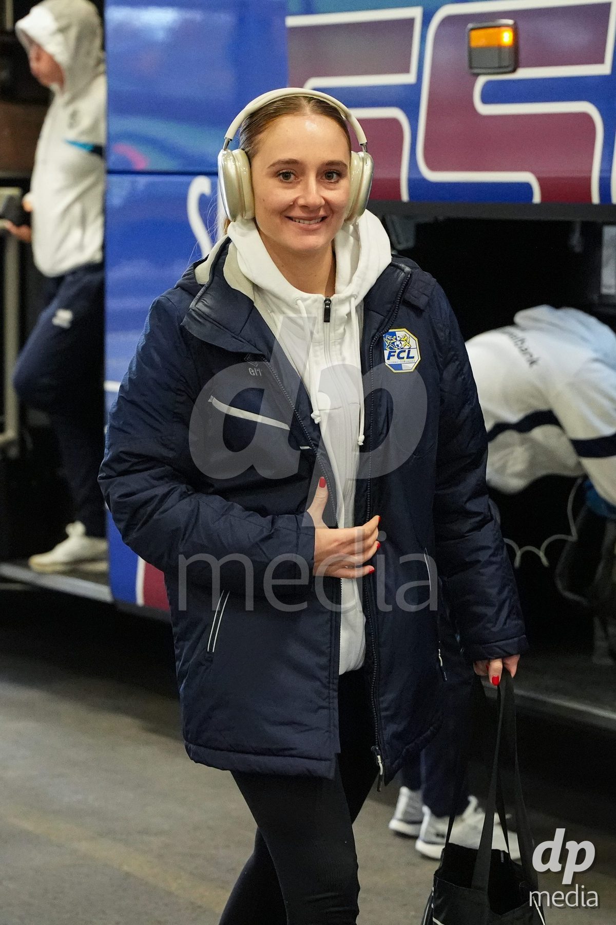 Schweiz: AXA Womens Super League 2025/26, BSC YB Frauen vs FC Luzern - Stadion Wankdorf, Bern: Chiara Schmid (38 FC Luzern) während der Ankunft vor dem Spiel