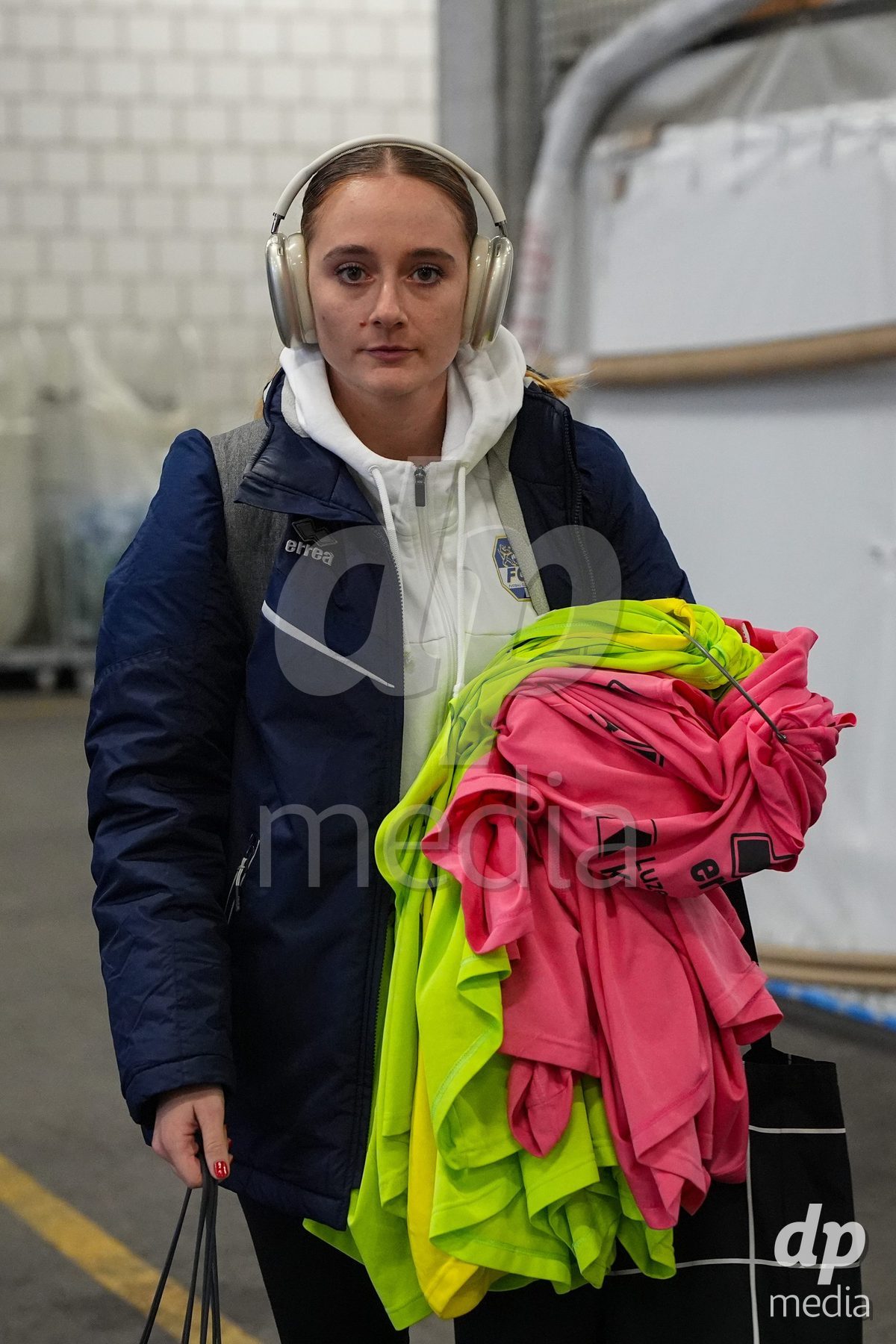 Schweiz: AXA Womens Super League 2025/26, BSC YB Frauen vs FC Luzern - Stadion Wankdorf, Bern: Chiara Schmid (38 FC Luzern) während der Ankunft vor dem Spiel