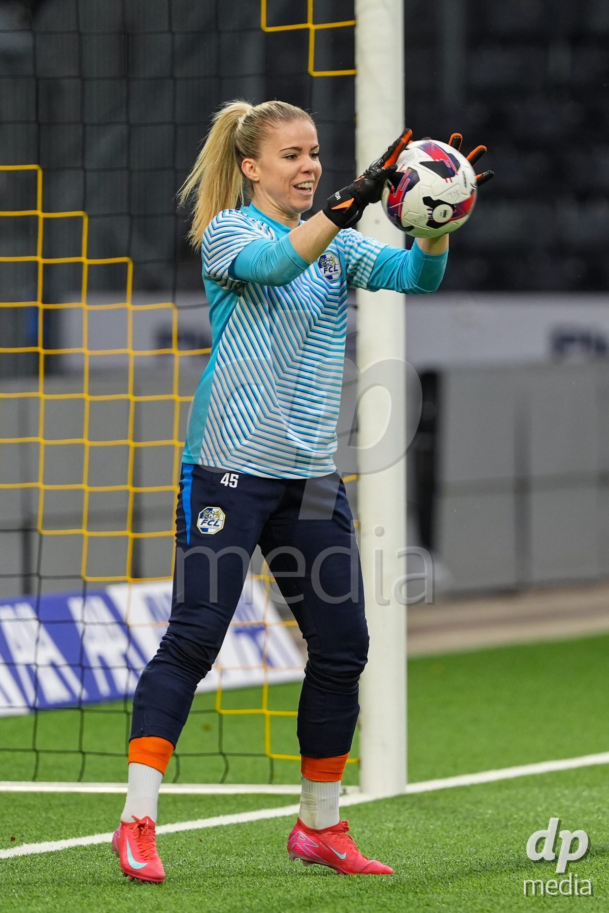 Schweiz: AXA Womens Super League 2025/26, BSC YB Frauen vs FC Luzern - Stadion Wankdorf, Bern: Laura Schneider (45 FC Luzern) während des Warmup