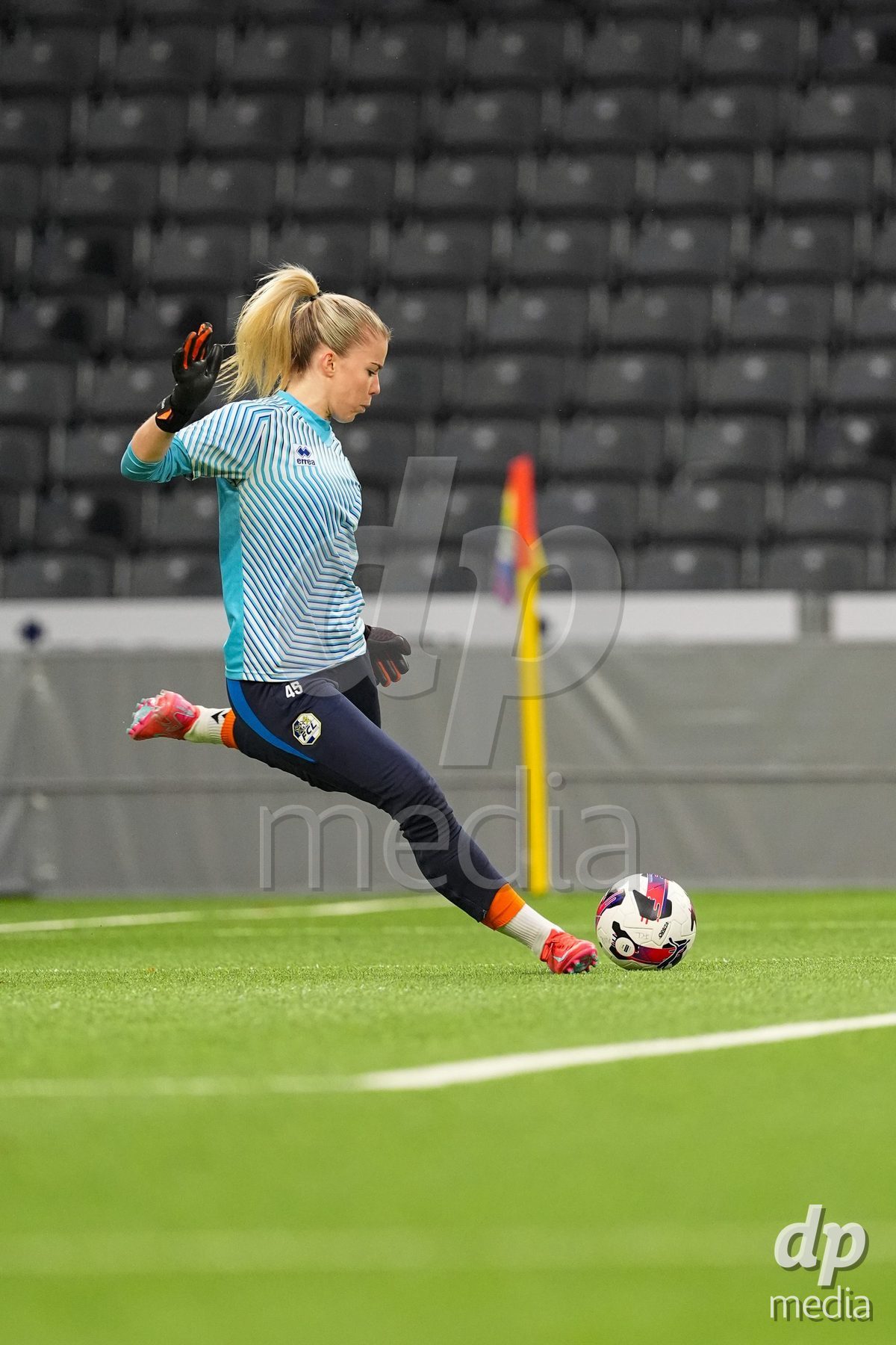 Schweiz: AXA Womens Super League 2025/26, BSC YB Frauen vs FC Luzern - Stadion Wankdorf, Bern: Laura Schneider (45 FC Luzern) während des Warmup