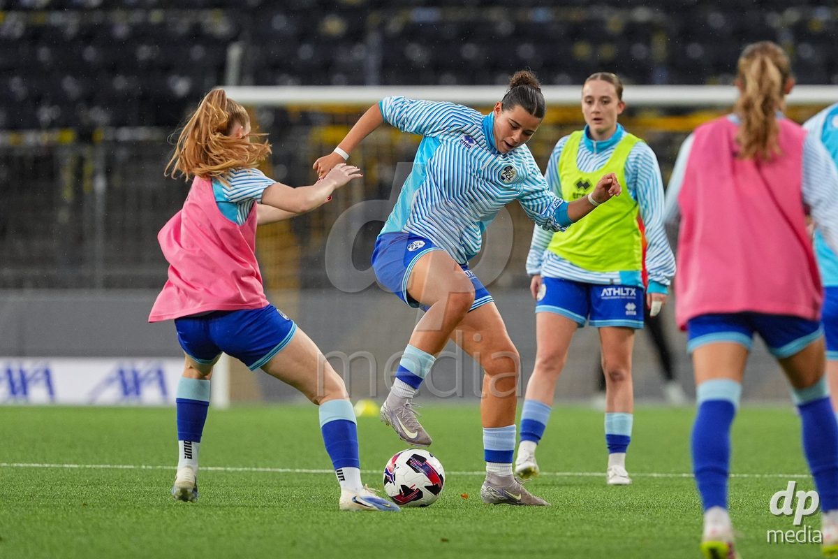 Schweiz: AXA Womens Super League 2025/26, BSC YB Frauen vs FC Luzern - Stadion Wankdorf, Bern: Alyssa Keller (99 FC Luzern) währen dem Aufwärmen