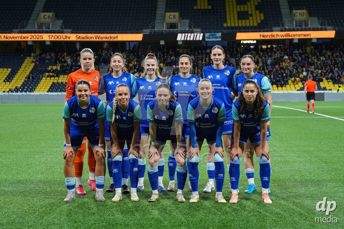 Schweiz: AXA Womens Super League 2025/26, BSC YB Frauen vs FC Luzern - Stadion Wankdorf, Bern: Spielerinnen von FC Luzern vor dem Spiel