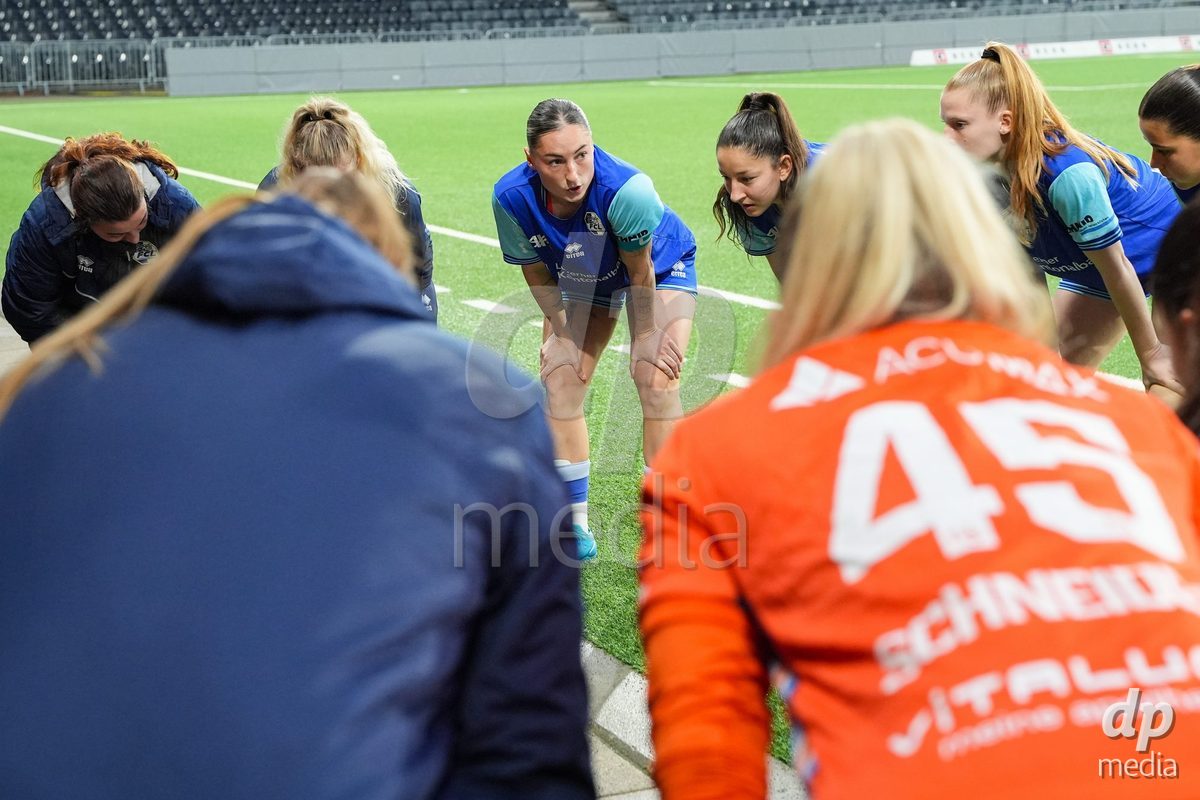 Schweiz: AXA Womens Super League 2025/26, BSC YB Frauen vs FC Luzern - Stadion Wankdorf, Bern: Debora Vogl (14 FC Luzern) vor dem Spiel