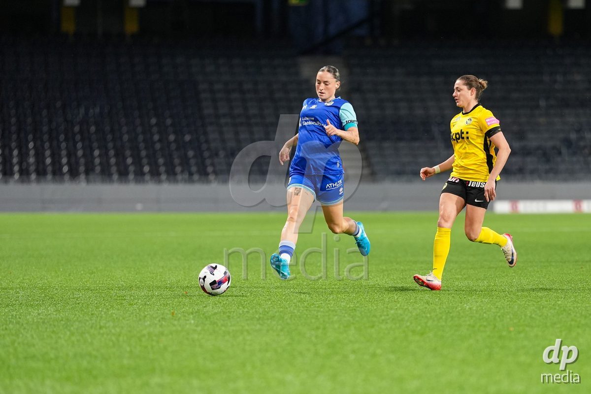 Schweiz: AXA Womens Super League 2025/26, BSC YB Frauen vs FC Luzern - Stadion Wankdorf, Bern: Debora Vogl (14 FC Luzern) gegen Wibke Meister (18 YB Frauen)