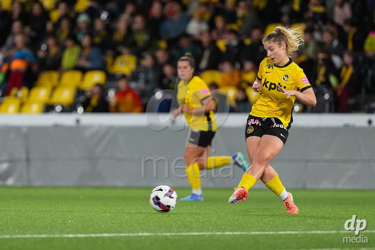 Schweiz: AXA Womens Super League 2025/26, BSC YB Frauen vs FC Luzern - Stadion Wankdorf, Bern: Caterina Tramezzani (5 YB Frauen) in aktion