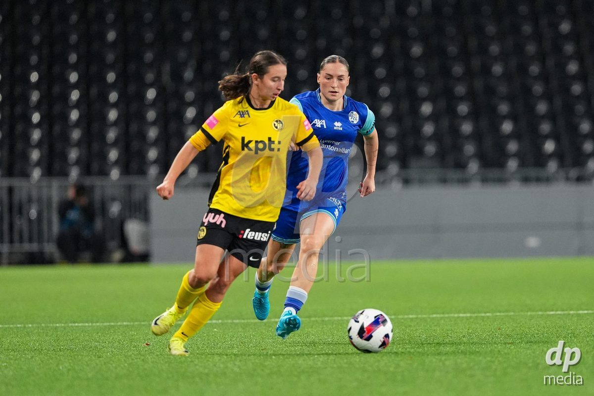 Schweiz: AXA Womens Super League 2025/26, BSC YB Frauen vs FC Luzern - Stadion Wankdorf, Bern: Debora Vogl (14 FC Luzern) im Duell mit Malaurie Granges (13 YB Frauen)
