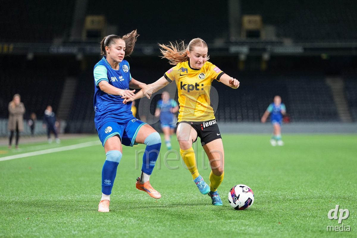Schweiz: AXA Womens Super League 2025/26, BSC YB Frauen vs FC Luzern - Stadion Wankdorf, Bern: Melissa Rondalli (21 FC Luzern) im Duell mit Noa Linn Münger - Noa Linn Munger (8 YB Frauen)