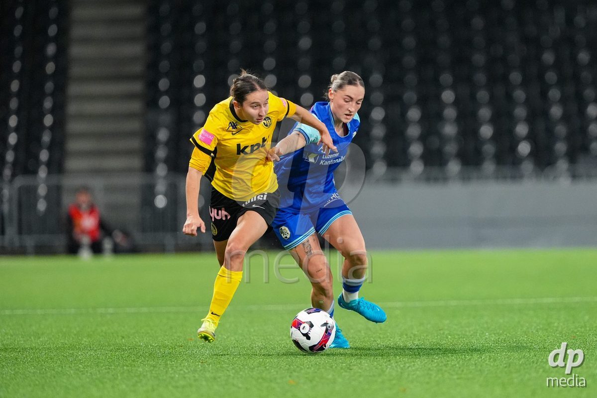 Schweiz: AXA Womens Super League 2025/26, BSC YB Frauen vs FC Luzern - Stadion Wankdorf, Bern: Debora Vogl (14 FC Luzern) im Duell mit Malaurie Granges (13 YB Frauen)