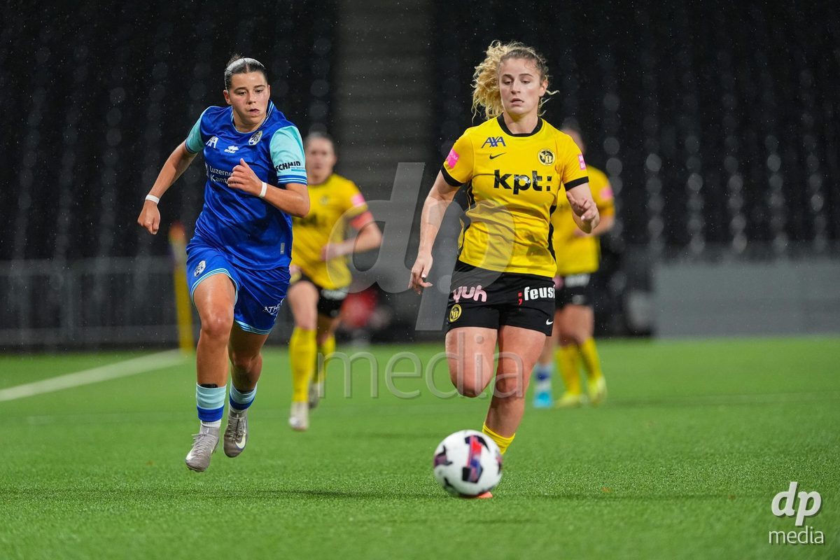 Schweiz: AXA Womens Super League 2025/26, BSC YB Frauen vs FC Luzern - Stadion Wankdorf, Bern: Alyssa Keller (99 FC Luzern) im Duell mit Caterina Tramezzani (5 YB Frauen)