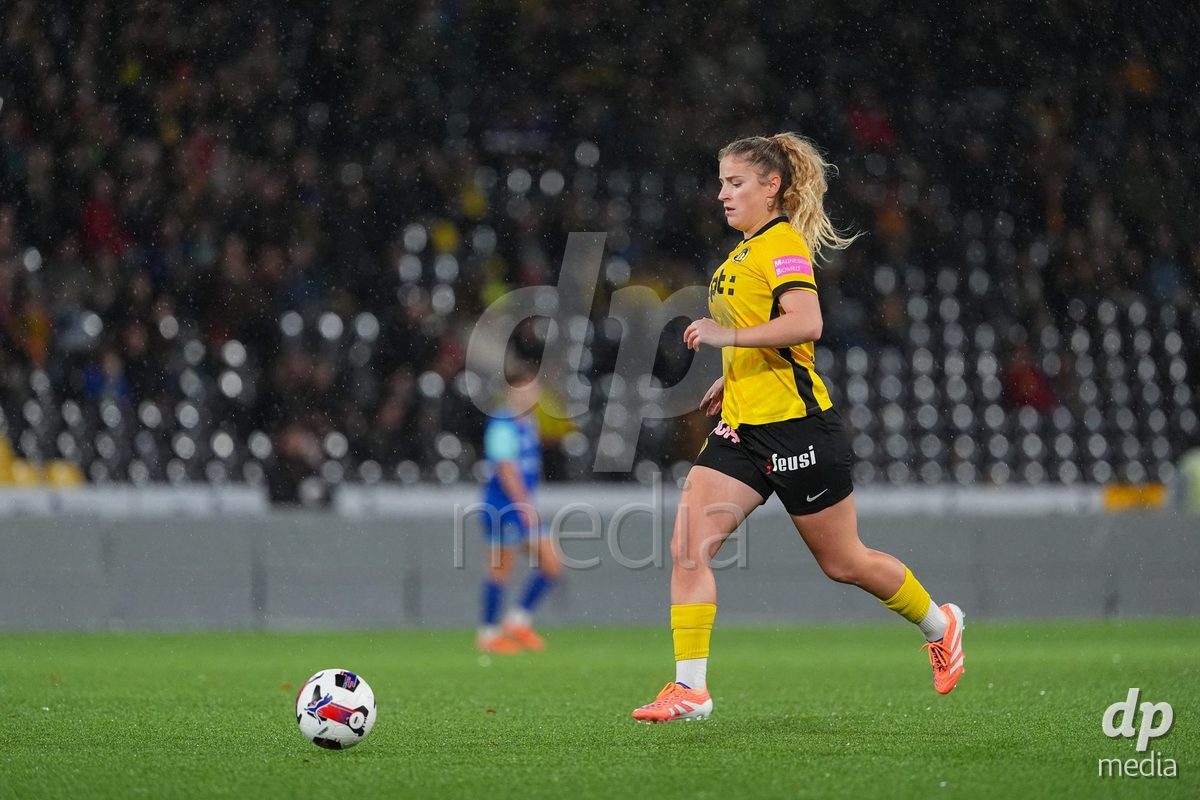 Schweiz: AXA Womens Super League 2025/26, BSC YB Frauen vs FC Luzern - Stadion Wankdorf, Bern: Caterina Tramezzani (5 YB Frauen) in aktion