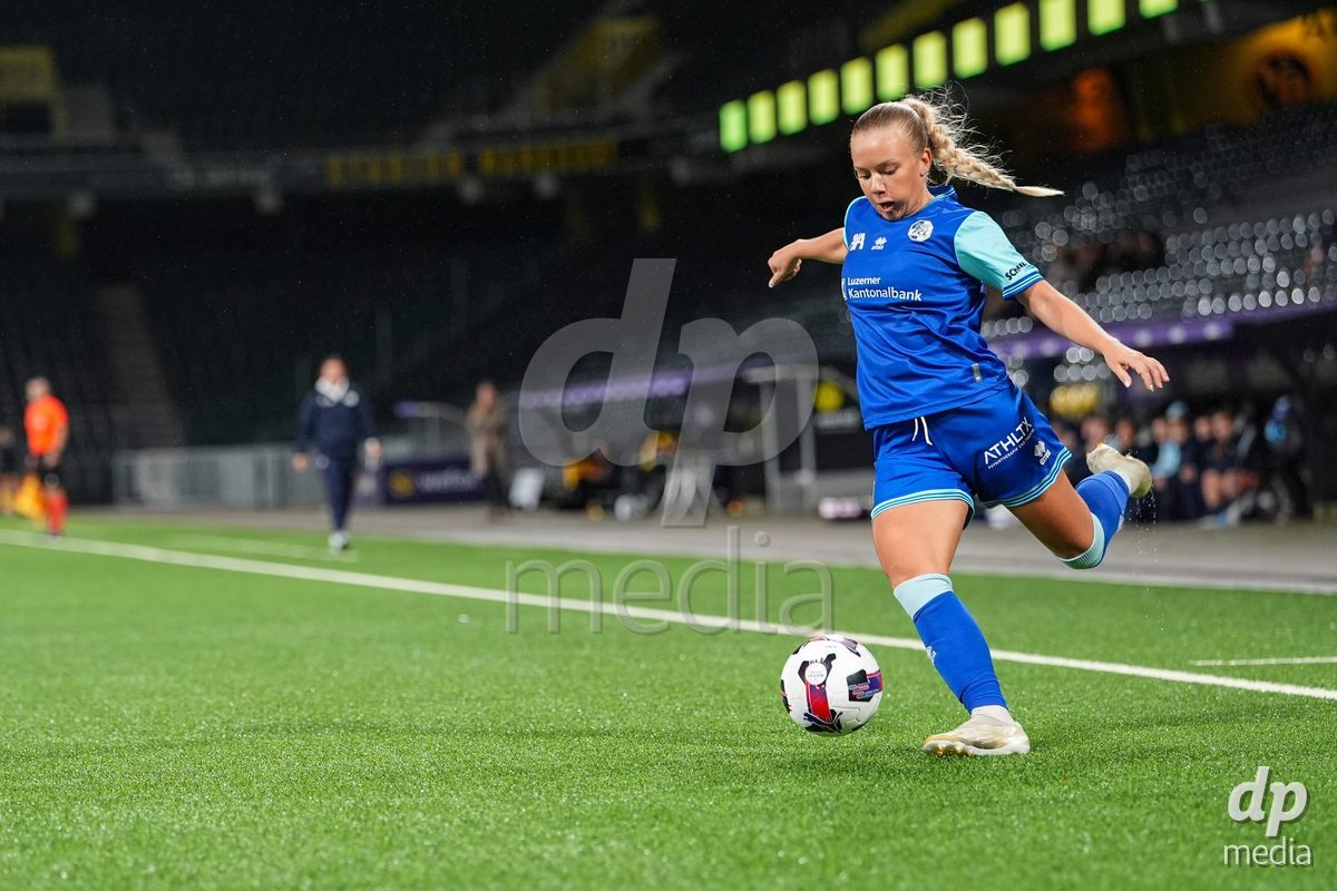 Schweiz: AXA Womens Super League 2025/26, BSC YB Frauen vs FC Luzern - Stadion Wankdorf, Bern: Jennie Marie Egeriis (17 FC Luzern) in aktion