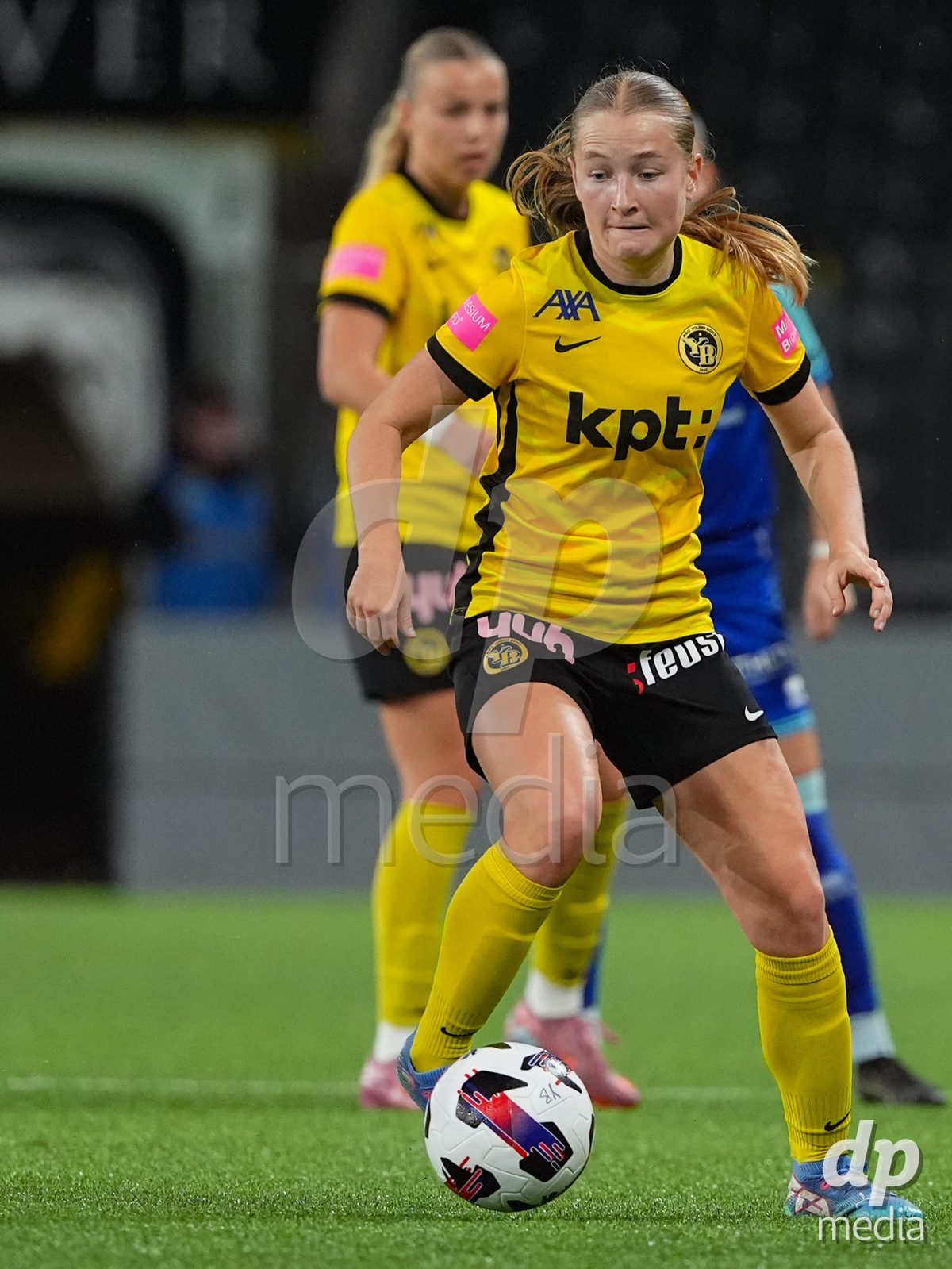 Schweiz: AXA Womens Super League 2025/26, BSC YB Frauen vs FC Luzern - Stadion Wankdorf, Bern: Noa Linn Münger - Noa Linn Munger (8 YB Frauen) in aktion