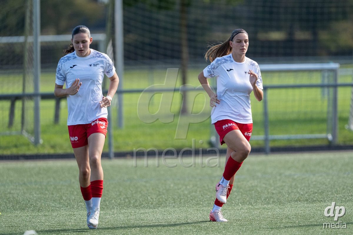 Switzerland: Womens Super League 2025/26, FC Aarau vs YB Frauen - Aarau, Aarau: Eriona Elezi (12 Aarau) and Julie Gartmann (19 Aarau)