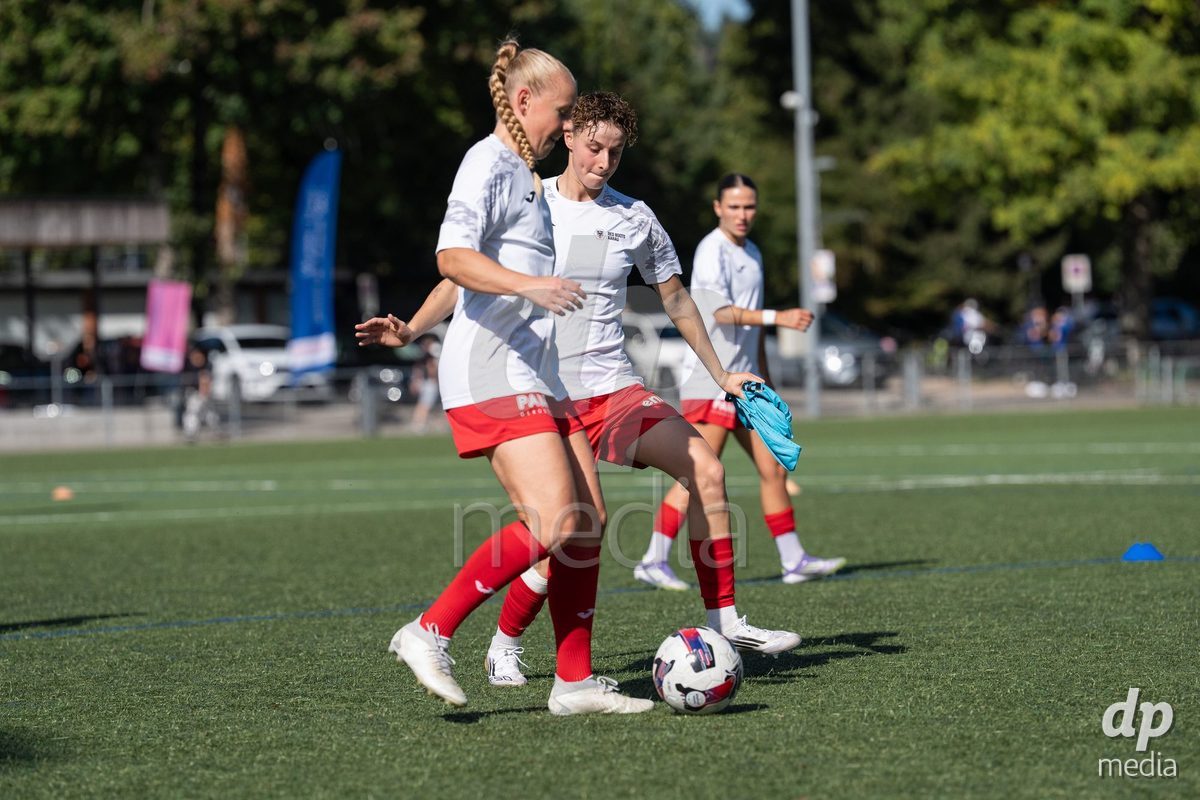 Switzerland: Womens Super League 2025/26, FC Aarau vs YB Frauen - Aarau, Aarau: Andrea Jäggi (Andrea Jaggi) (4 Aarau) and Michelle Stierli (22 Aarau)