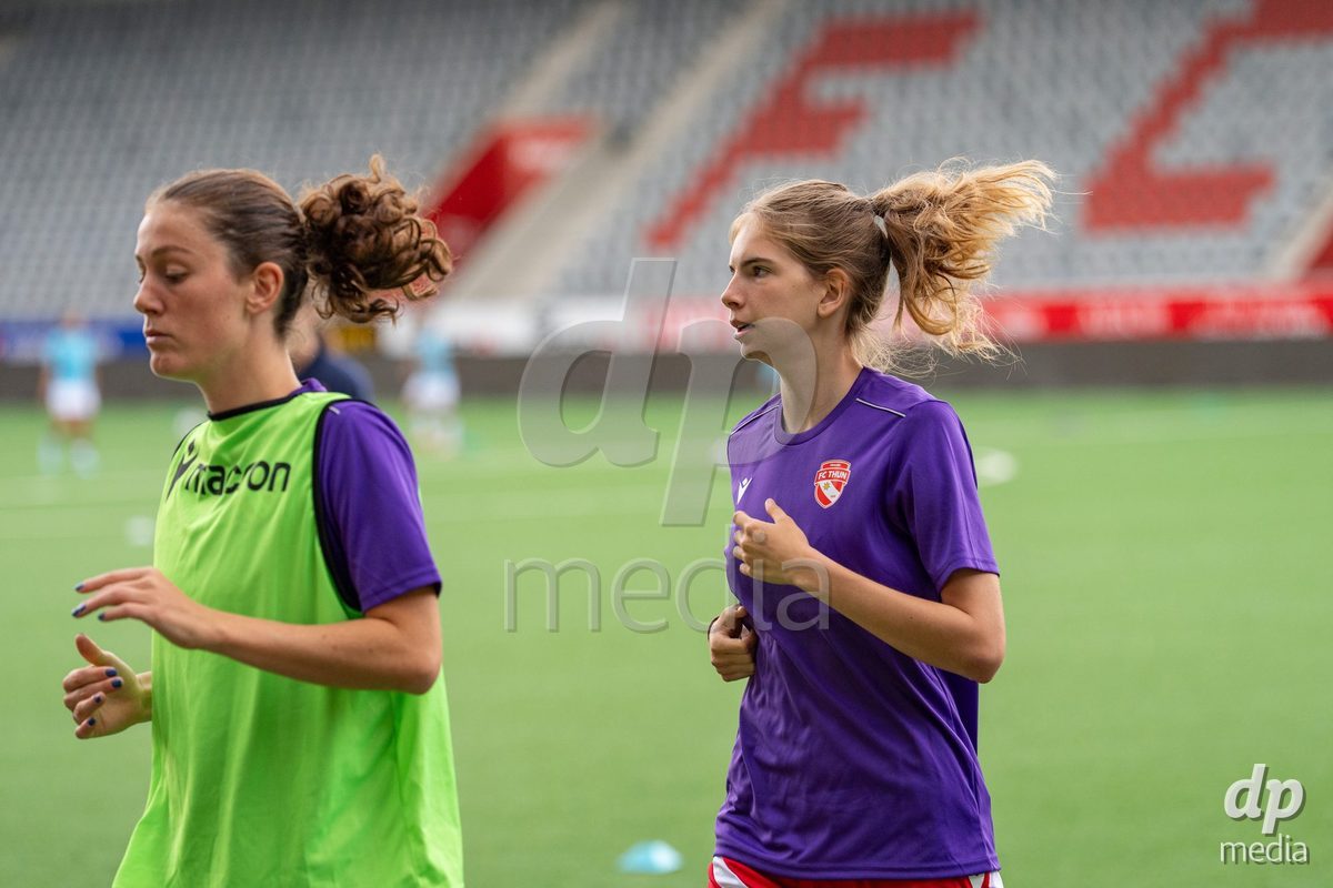 Switzerland: AXA Womens Super League 2025/26, FC Thun vs FC Zurich - Stockhorn Arena, Thun: Sarah Kieffer (13 Thun) at warm up
