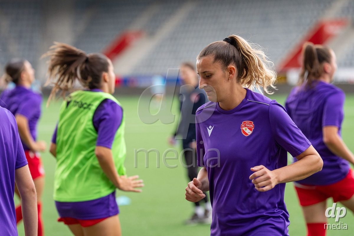 Switzerland: AXA Womens Super League 2025/26, FC Thun vs FC Zurich - Stockhorn Arena, Thun: Celine Batschelet (70 Thun) at warm up