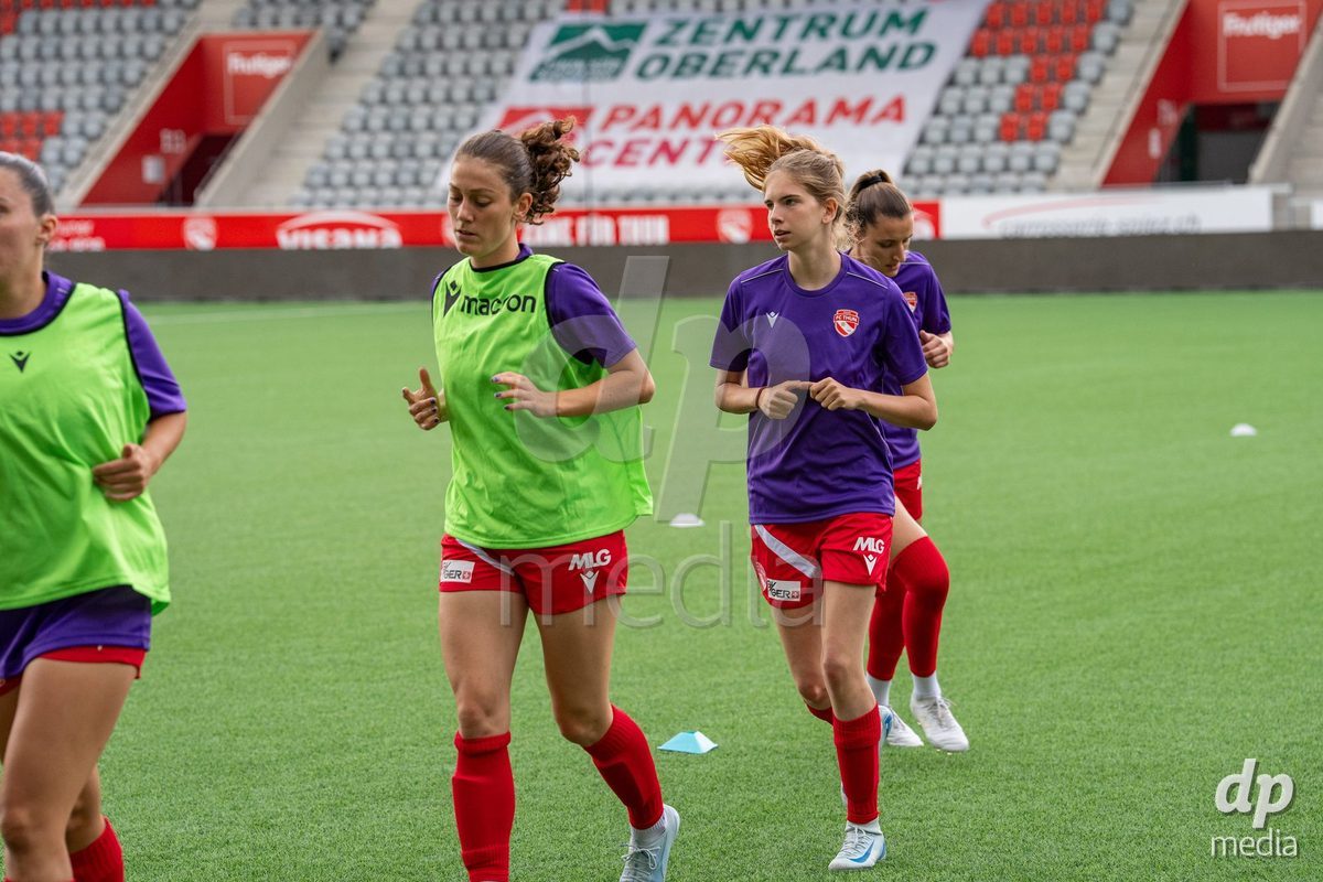 Switzerland: AXA Womens Super League 2025/26, FC Thun vs FC Zurich - Stockhorn Arena, Thun: Sarah Kieffer (13 Thun)  at warm up