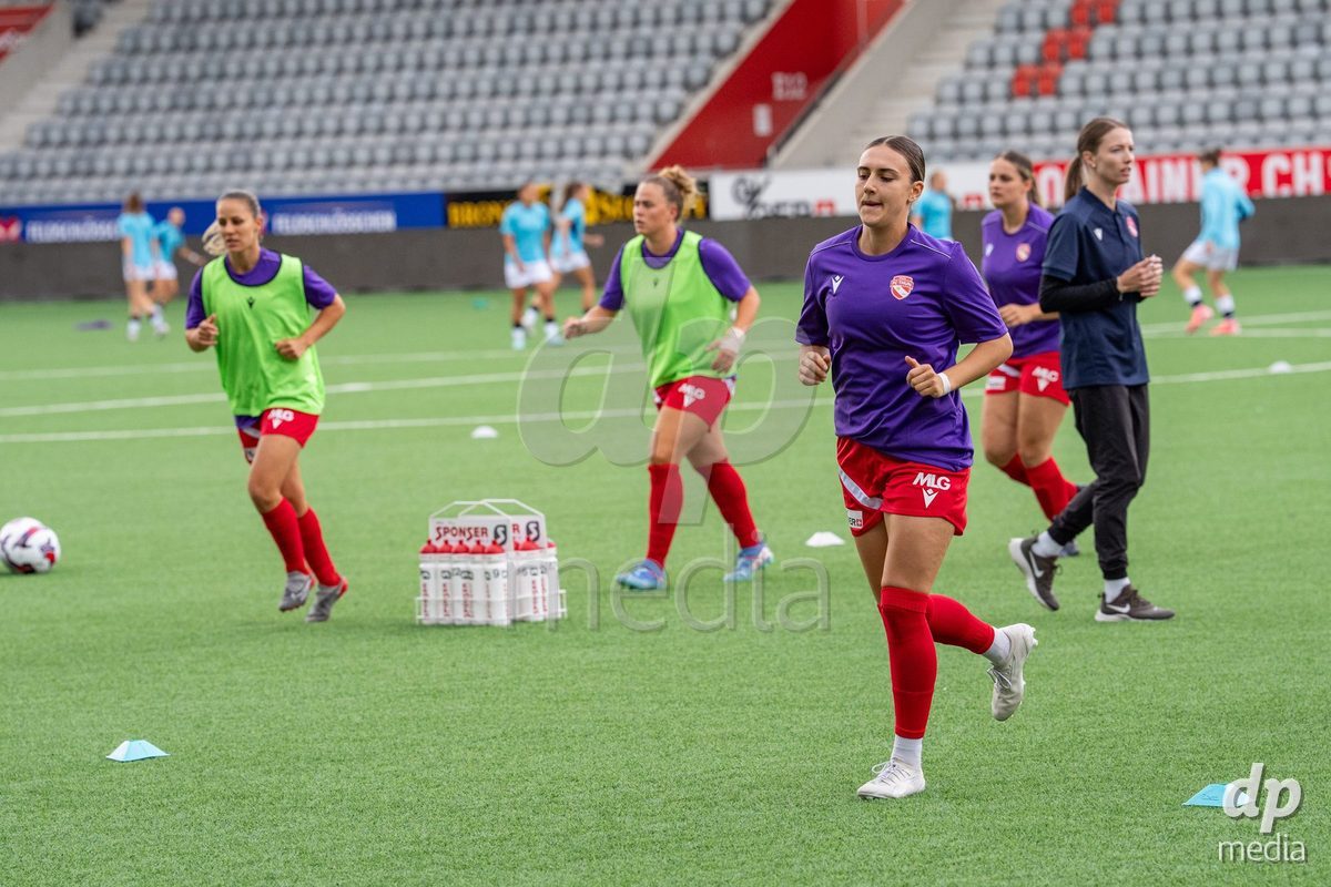 Switzerland: AXA Womens Super League 2025/26, FC Thun vs FC Zurich - Stockhorn Arena, Thun: Jael Jost (77 Thun)  at warm up