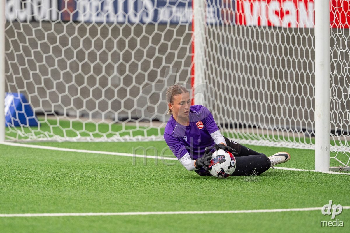 Switzerland: AXA Womens Super League 2025/26, FC Thun vs FC Zurich - Stockhorn Arena, Thun: Daria Willimann (16 Thun) at warm up