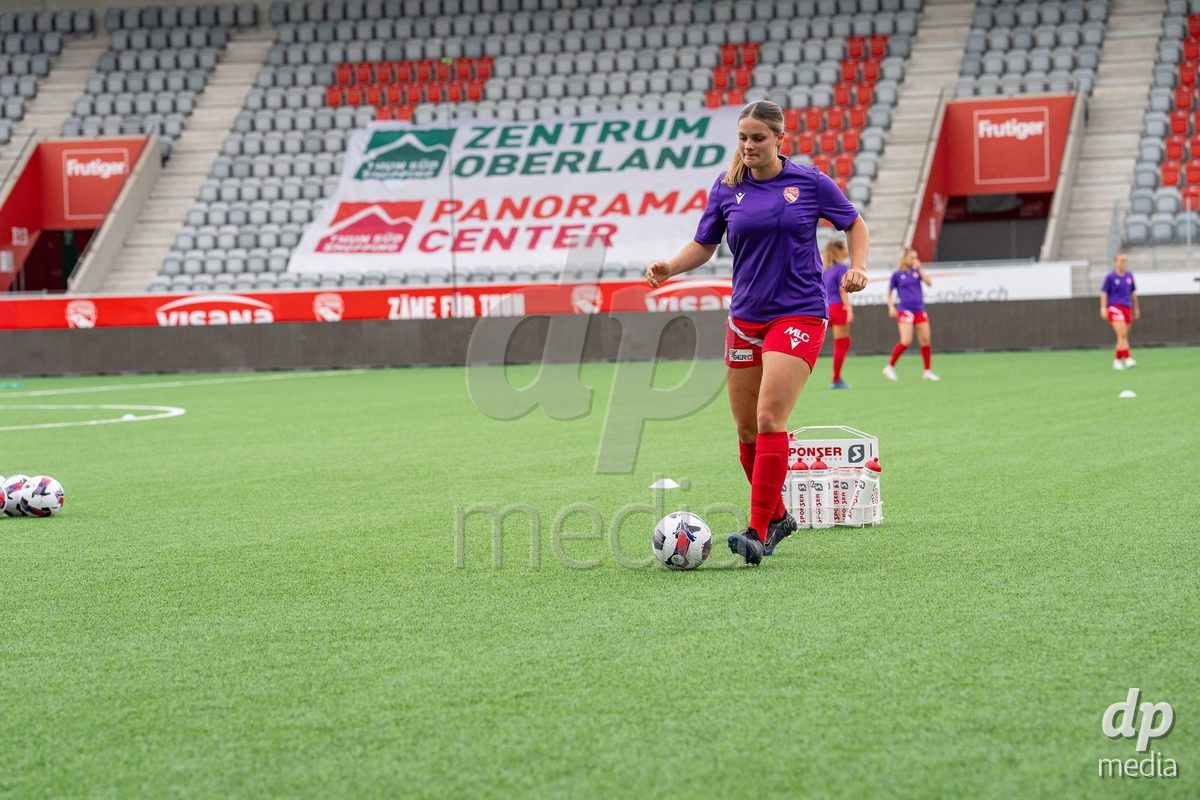 Switzerland: AXA Womens Super League 2025/26, FC Thun vs FC Zurich - Stockhorn Arena, Thun: Selina Ueltschi (11 Thun) at warm up