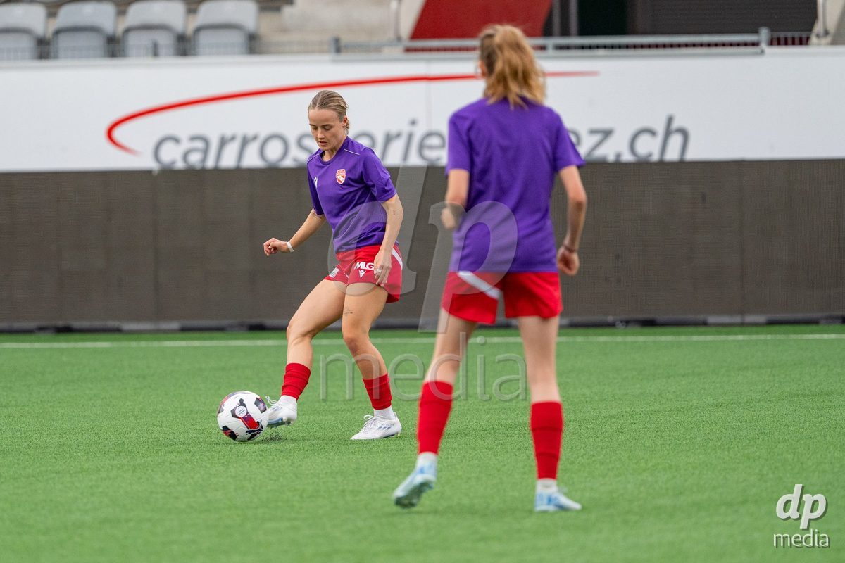 Switzerland: AXA Womens Super League 2025/26, FC Thun vs FC Zurich - Stockhorn Arena, Thun: Maelle Raetzo (30 Thun) at warm up