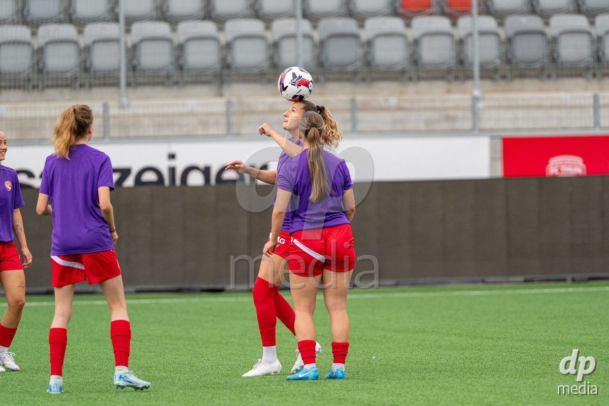Switzerland: AXA Womens Super League 2025/26, FC Thun vs FC Zurich - Stockhorn Arena, Thun: Celine Batschelet (70 Thun) at warm up