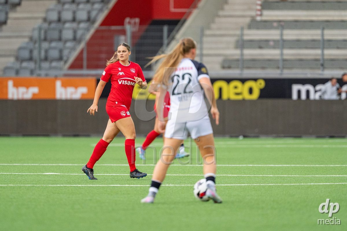 Switzerland: AXA Womens Super League 2025/26, FC Thun vs FC Zurich - Stockhorn Arena, Thun: Selina Ueltschi (11 Thun) in action
