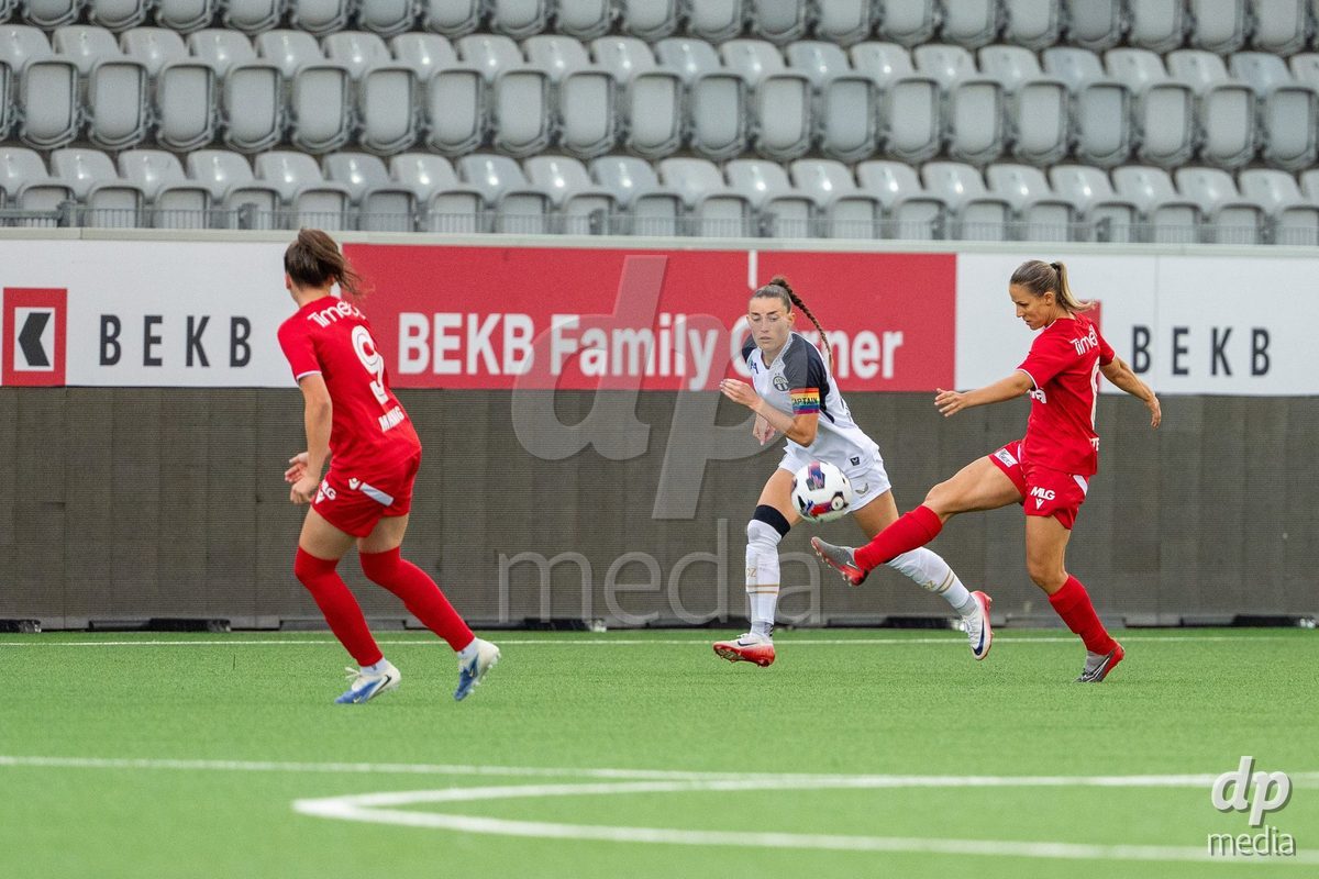 Switzerland: AXA Womens Super League 2025/26, FC Thun vs FC Zurich - Stockhorn Arena, Thun: Simona Rumyanova Petkova (8 Thun) in action