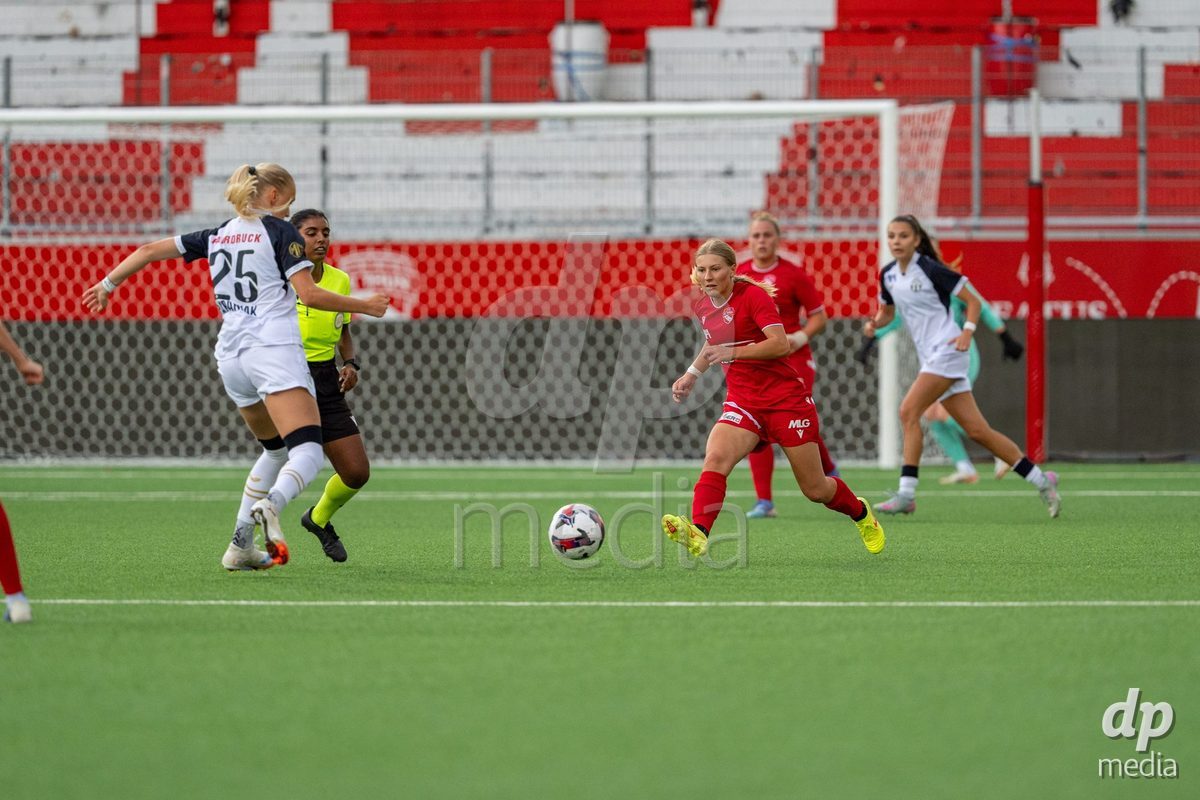 Switzerland: AXA Womens Super League 2025/26, FC Thun vs FC Zurich - Stockhorn Arena, Thun: Lara Colpi (17 Thun) in action