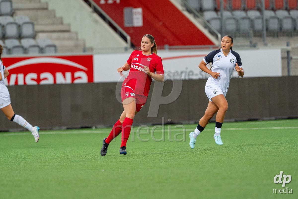 Switzerland: AXA Womens Super League 2025/26, FC Thun vs FC Zurich - Stockhorn Arena, Thun: Selina Ueltschi (11 Thun) in action