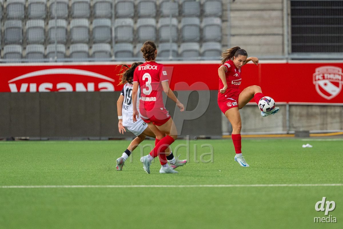 Switzerland: AXA Womens Super League 2025/26, FC Thun vs FC Zurich - Stockhorn Arena, Thun: Alisha Heiniger (6 Thun) in action