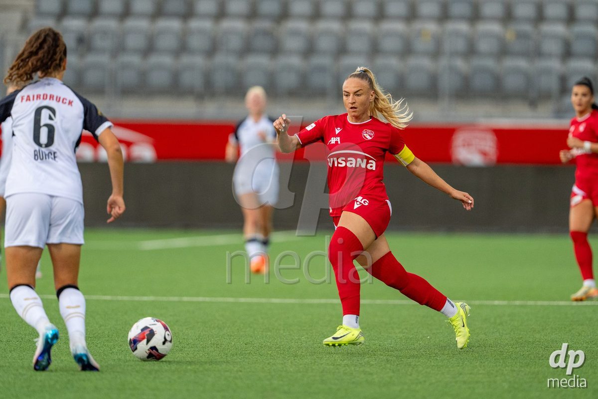 Switzerland: AXA Womens Super League 2025/26, FC Thun vs FC Zurich - Stockhorn Arena, Thun: Shenia Schmid (61 Thun) in action