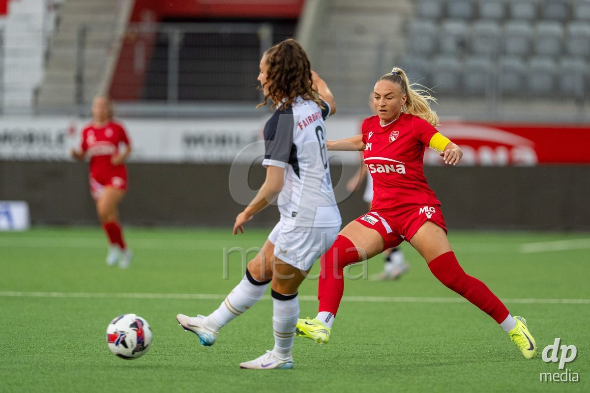 Switzerland: AXA Womens Super League 2025/26, FC Thun vs FC Zurich - Stockhorn Arena, Thun: Shenia Schmid (61 Thun) in action