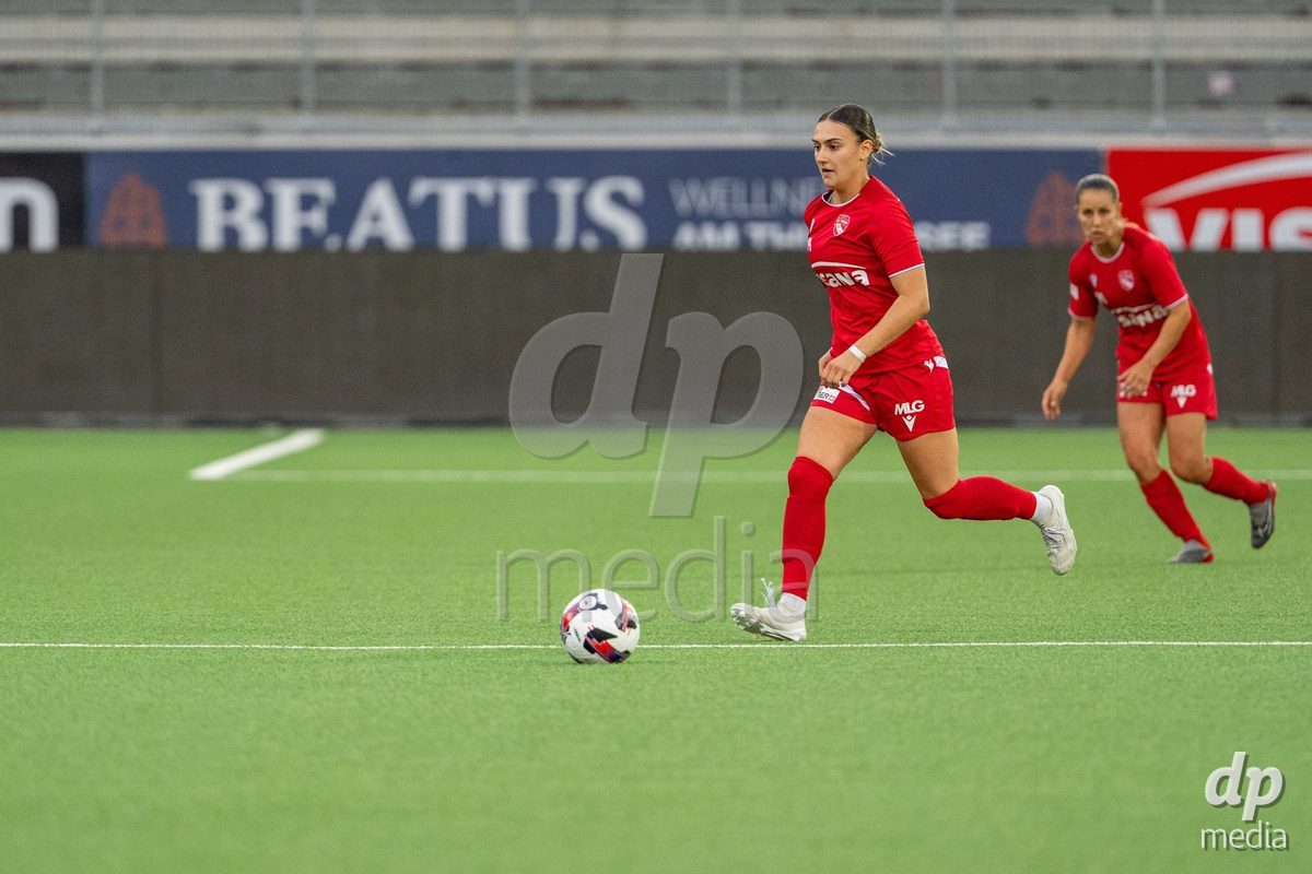 Switzerland: AXA Womens Super League 2025/26, FC Thun vs FC Zurich - Stockhorn Arena, Thun: Jael Jost (77 Thun) in action