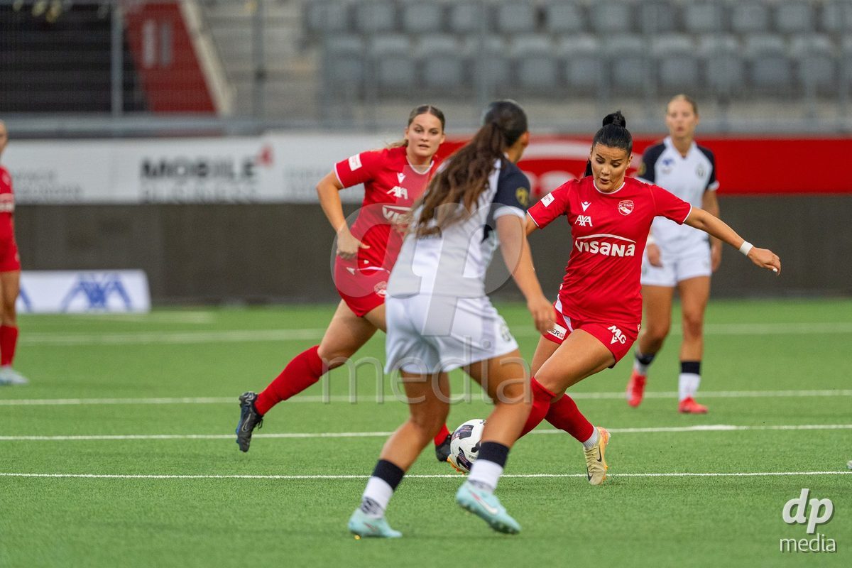 Switzerland: AXA Womens Super League 2025/26, FC Thun vs FC Zurich - Stockhorn Arena, Thun: Mimoza Hamidi (7 Thun) in action