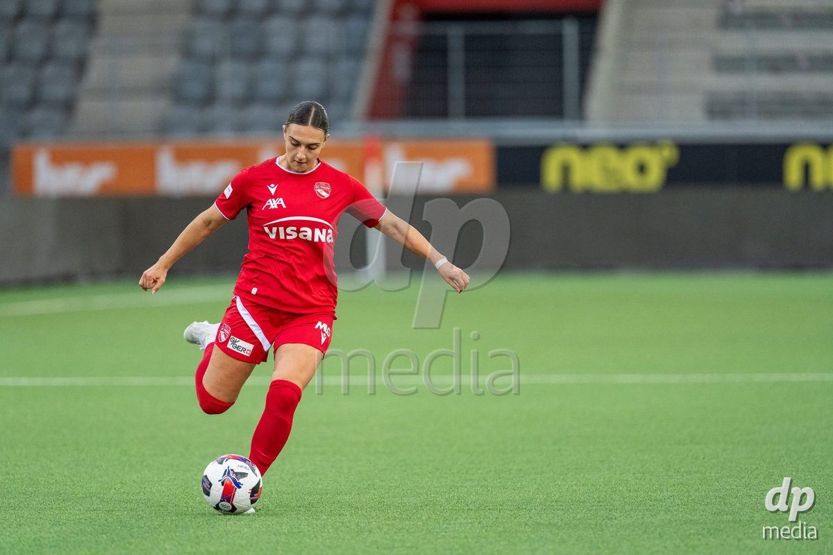 Switzerland: AXA Womens Super League 2025/26, FC Thun vs FC Zurich - Stockhorn Arena, Thun: Jael Jost (77 Thun) in action